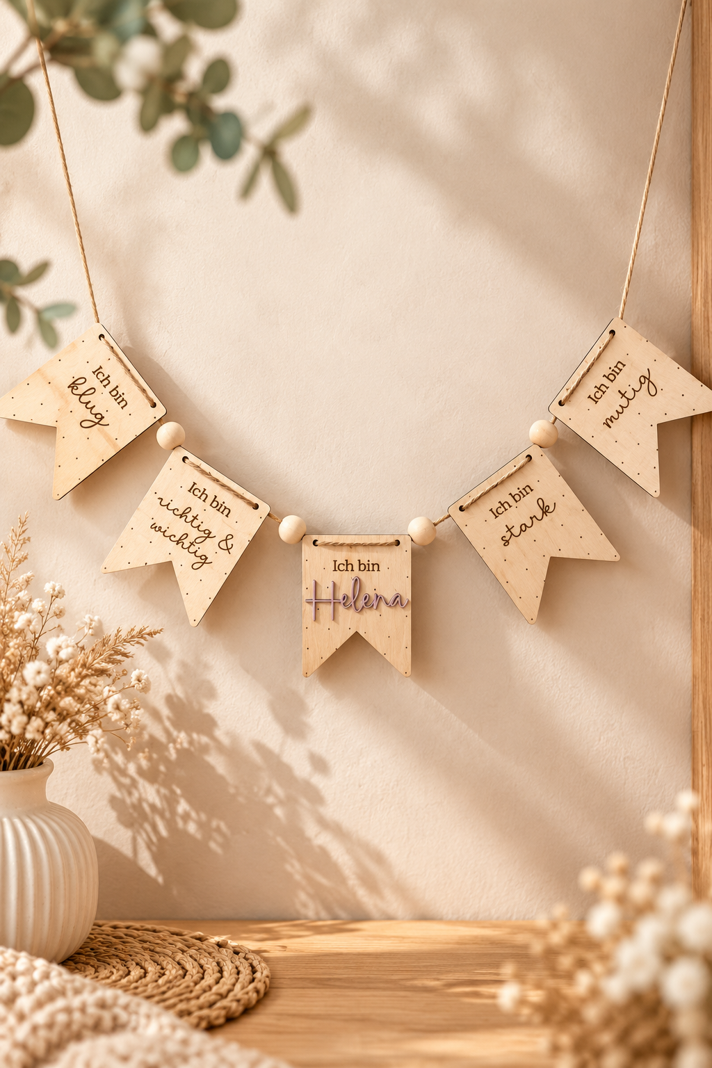 Affirmations-Wimpelkette aus Holz – personalisiert
