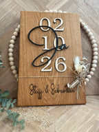 Personalisiertes Hochzeitsschild aus Holz mit Trockenblumen – Ansicht 4