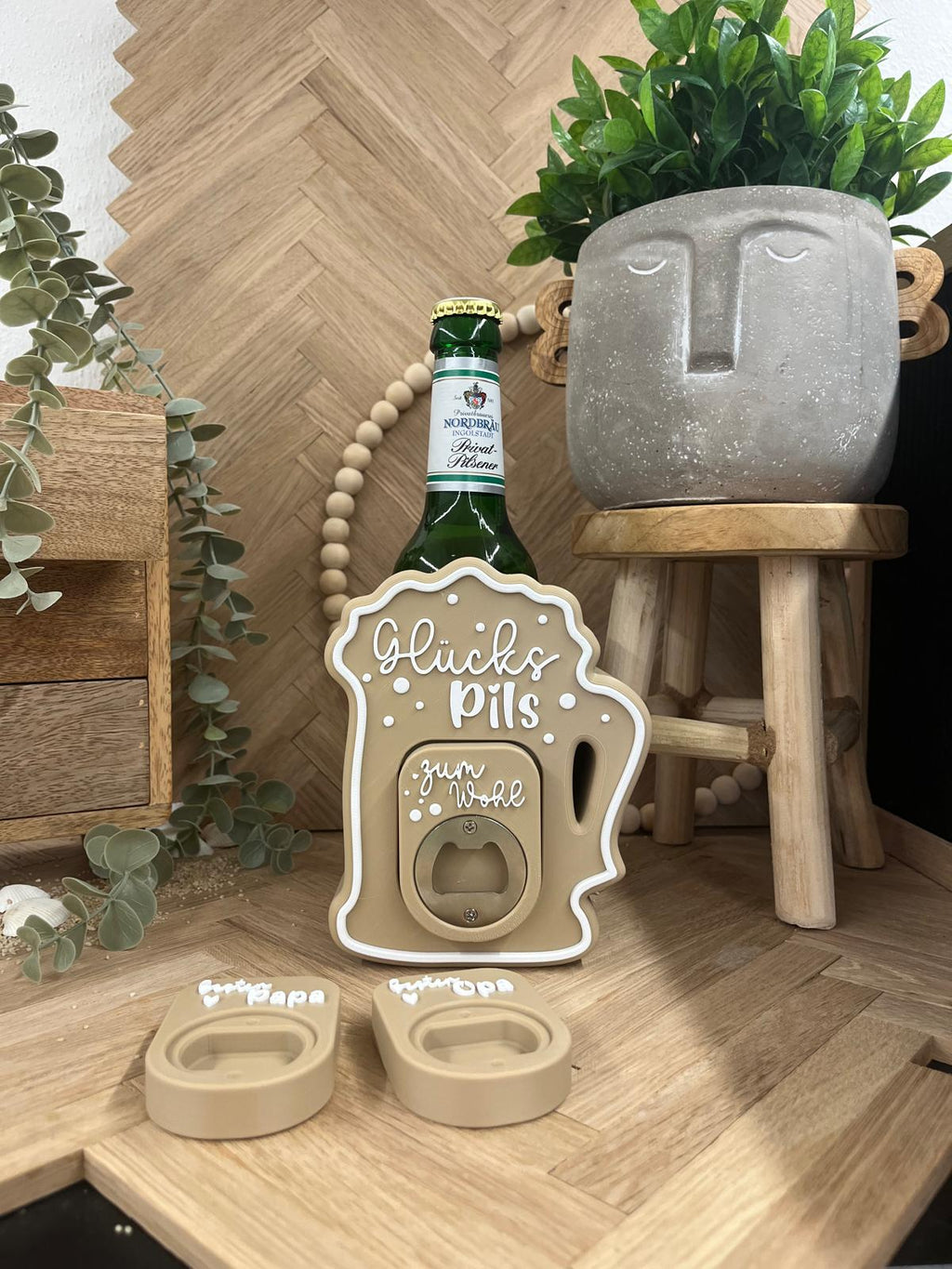 Glückspils – Flaschenhalter mit Flaschenöffner