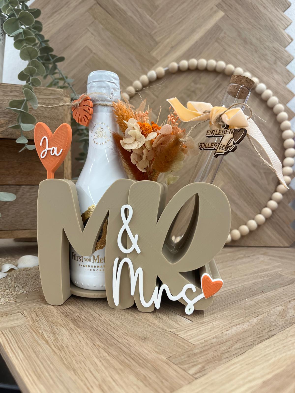 Gutscheinhalter „Mr. & Mrs“ zur Hochzeit mit Reagenzglas und Trockenblumen